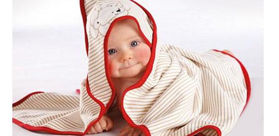 Малыш в полотенце с капюшоном для рекламы. Полотенце для новорожденных с капюшоном купить. Капюшон из хлопка